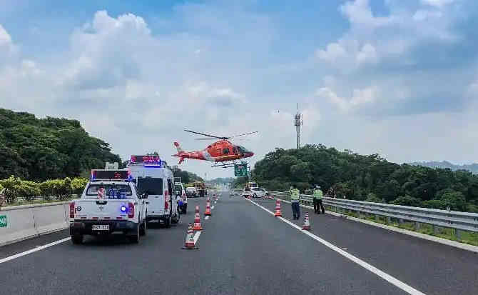 岳阳高速公路汽车救援案例