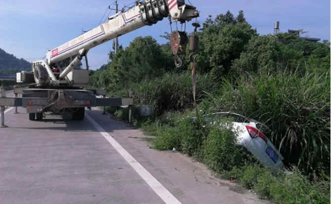 岳阳重载吊车救援 岳阳重载吊车救援